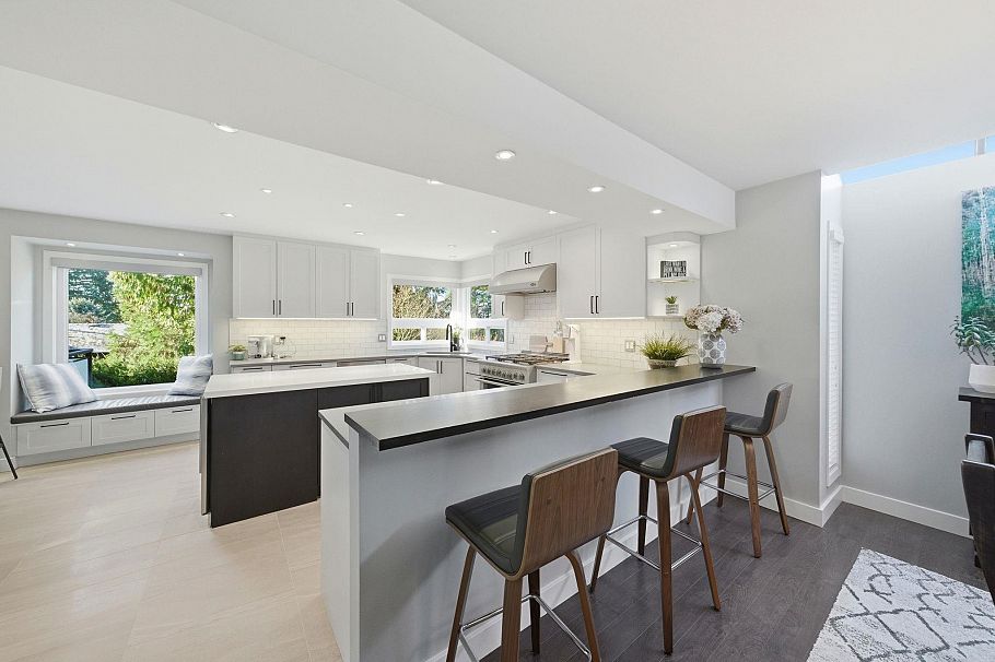 2023 Hill Drive North Vancouver, BC - 10