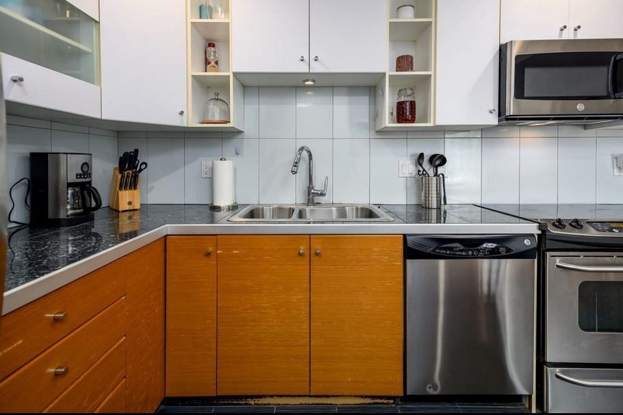 32 728 W 14th Street North Vancouver, BC - 19