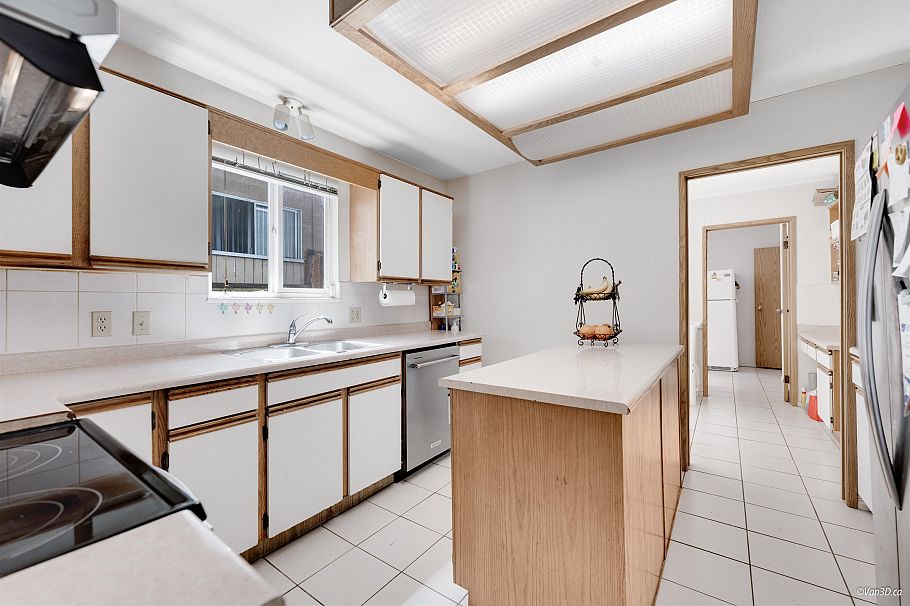 8607 Selkirk Street Vancouver, BC - 12