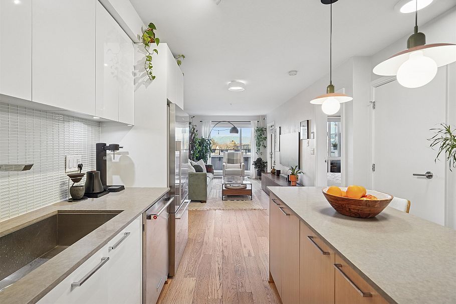 206 233 Kingsway Vancouver, BC - 3