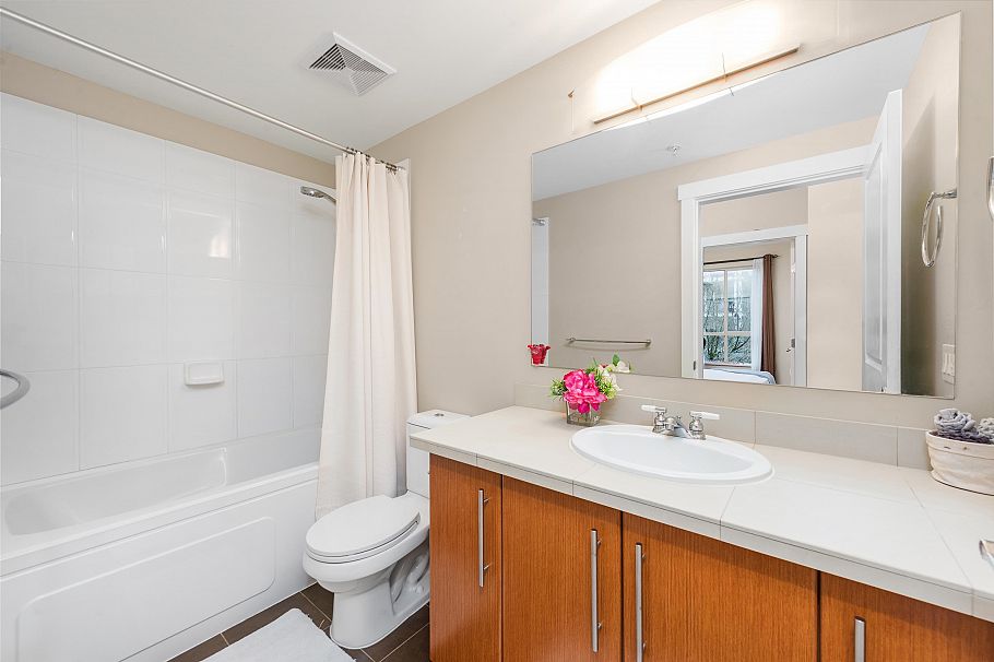 202 6268 Eagles Drive Vancouver, BC - 25