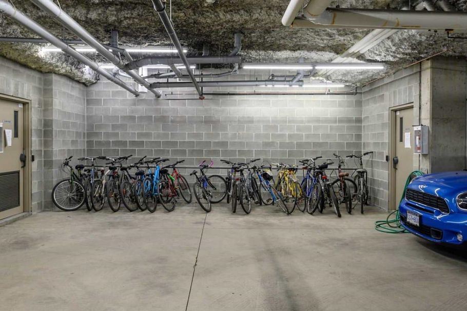 32 728 W 14th Street North Vancouver, BC - 22