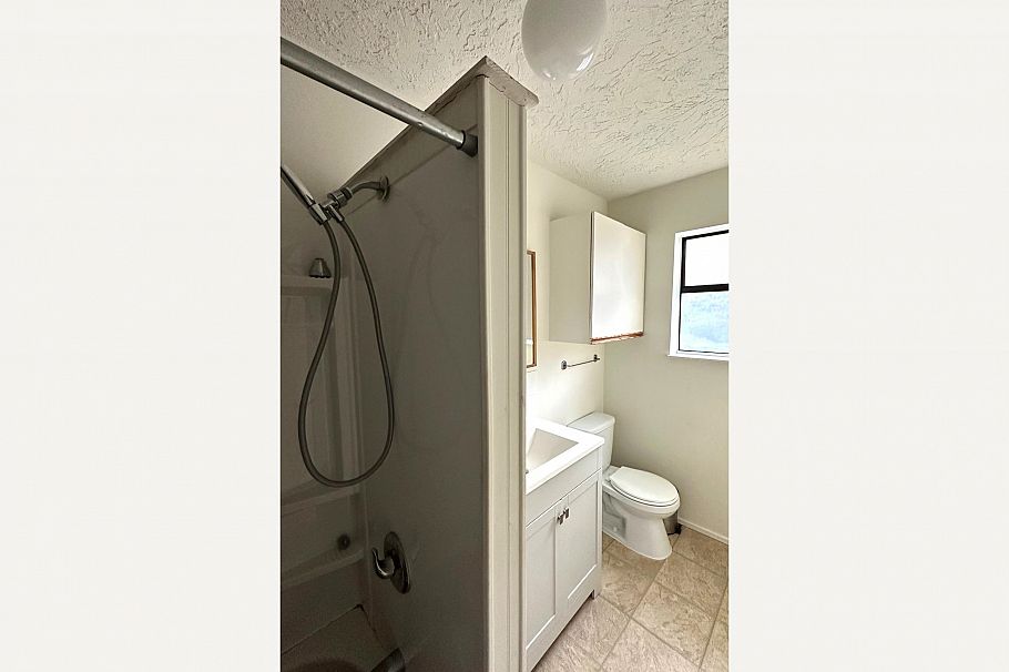 166 E 10th Street North Vancouver, BC - 13