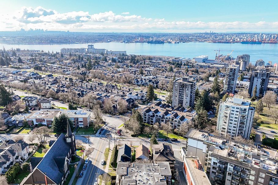 160 E 10th Street North Vancouver, BC - 5