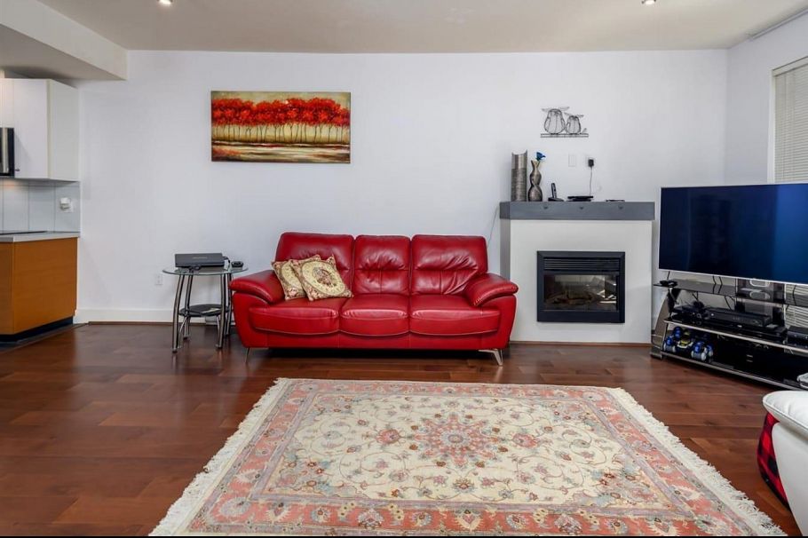 32 728 W 14th Street North Vancouver, BC - 9