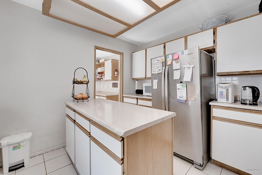 8607 Selkirk Street Vancouver, BC - 13