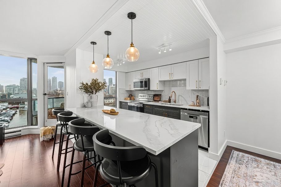 501 888 Hamilton Street Vancouver, BC - 2