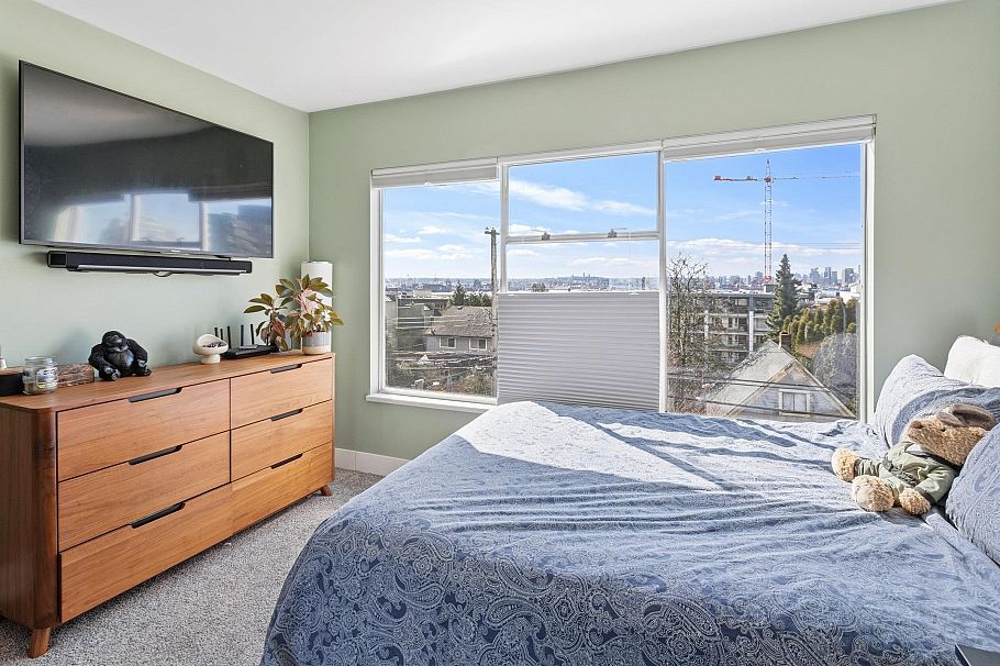 D 225 E 4th Street North Vancouver, BC - 10