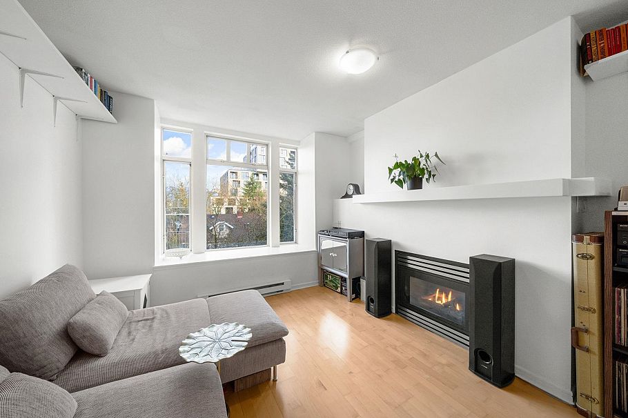 301 3727 W 10 Avenue Vancouver, BC - 4