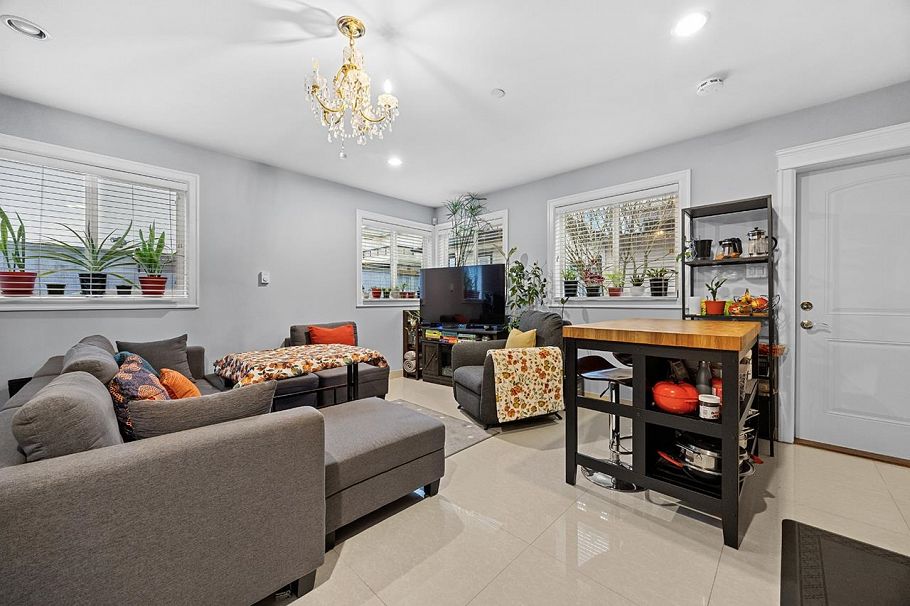 6830 Vivian Street Vancouver, BC - 29