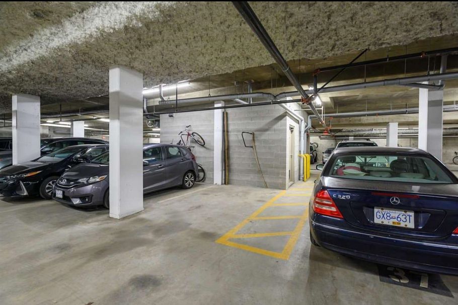 32 728 W 14th Street North Vancouver, BC - 21