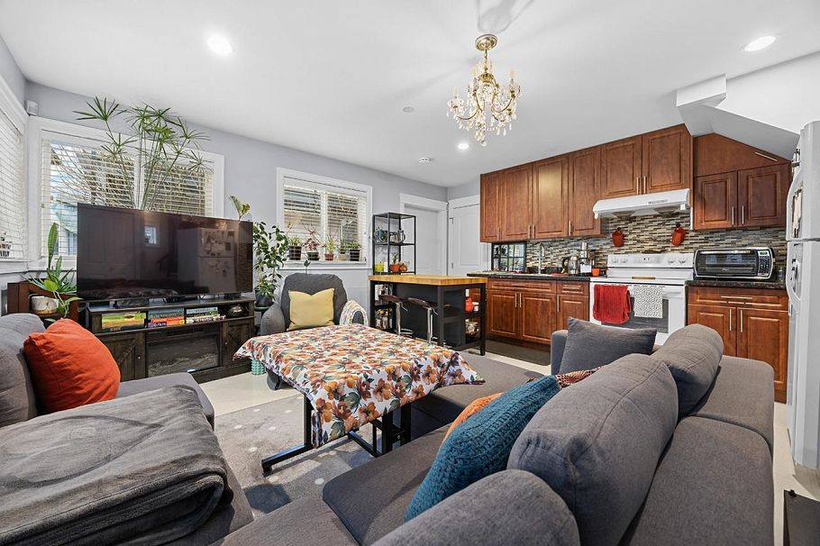 6830 Vivian Street Vancouver, BC - 28