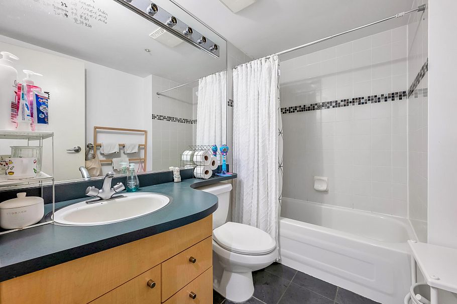 1001 1009 Expo Boulevard Vancouver, BC - 18