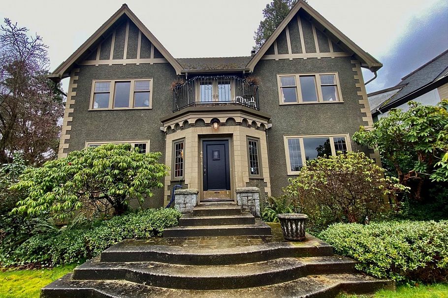 4634 W 2nd Avenue Vancouver, BC - 1