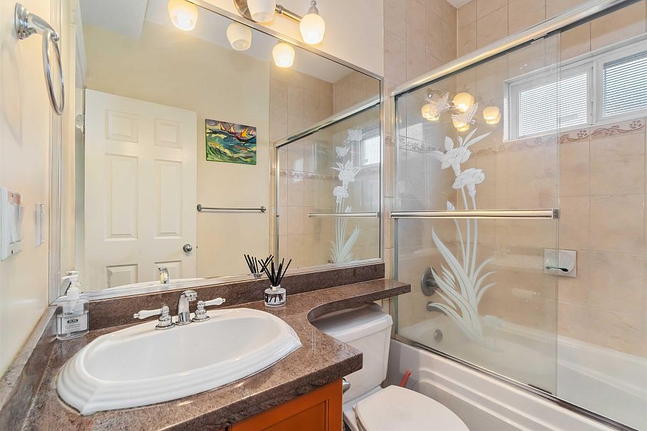 5396 Rhodes Street Vancouver, BC - 8