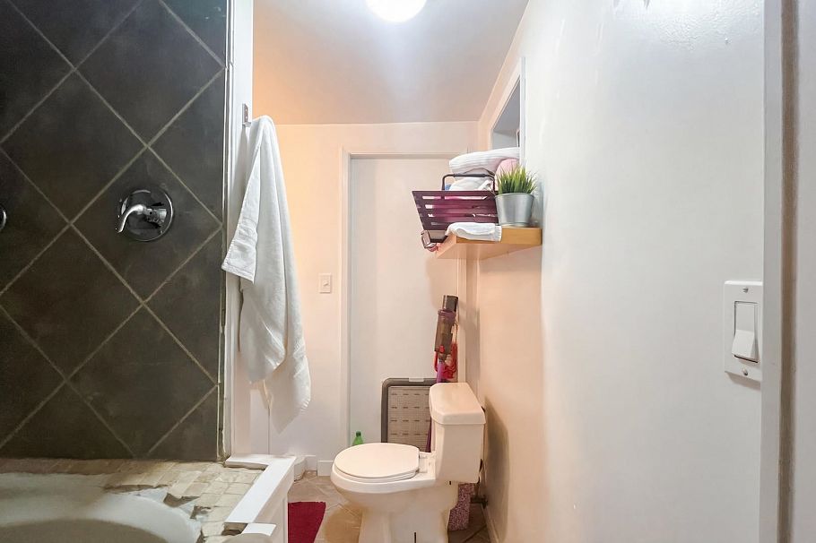 2810 W 31st Avenue Vancouver, BC - 32