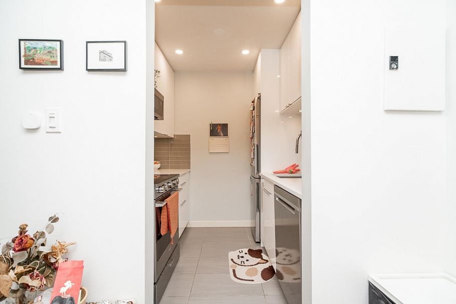 318 830 7th Avenue Vancouver, BC - 9