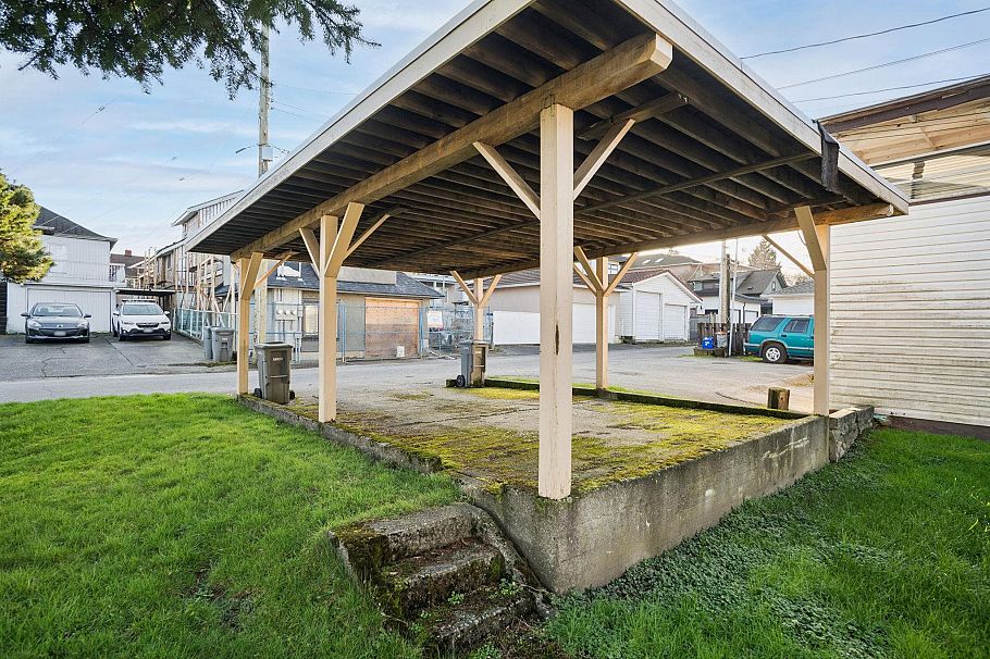 925 Nanaimo Street Vancouver, BC - 25