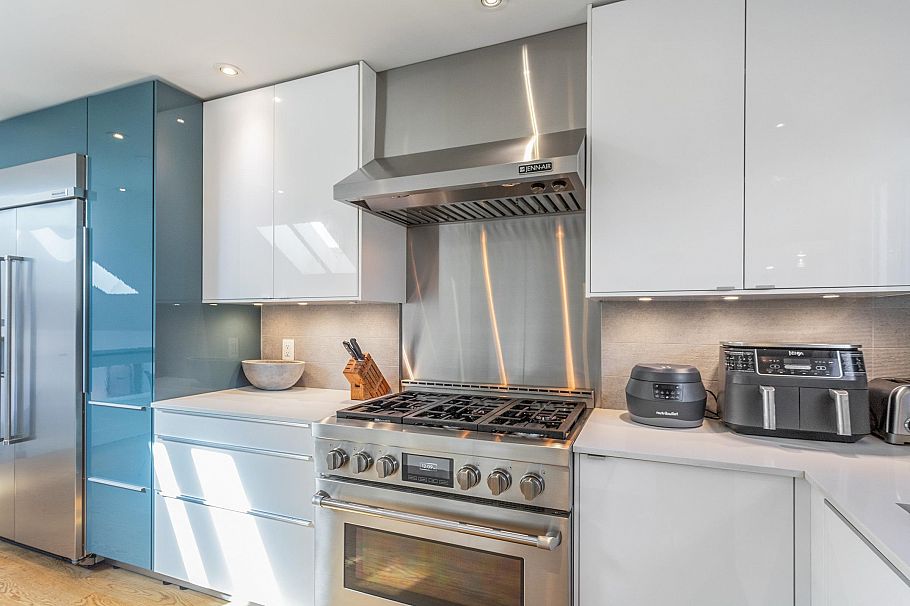 D 225 E 4th Street North Vancouver, BC - 6