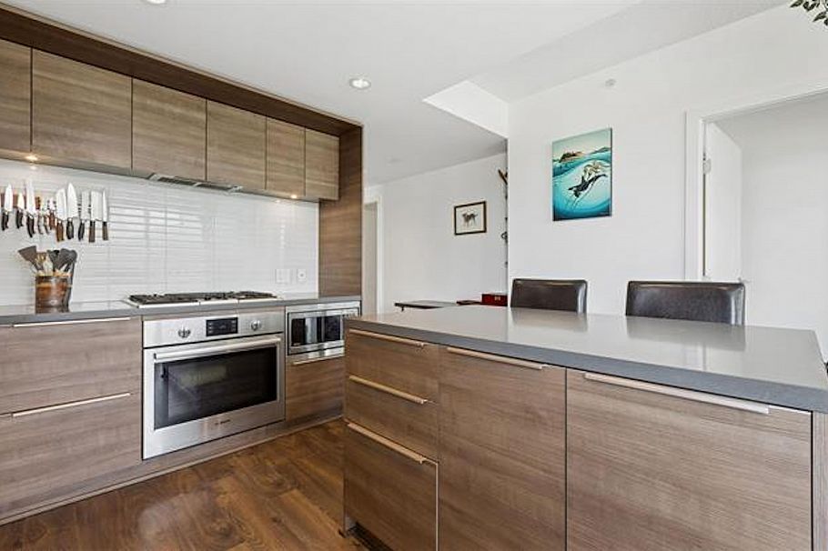 302 1550 FERN STREET, North Vancouver BC V7J 0A9 North Vancouver, BC - 2