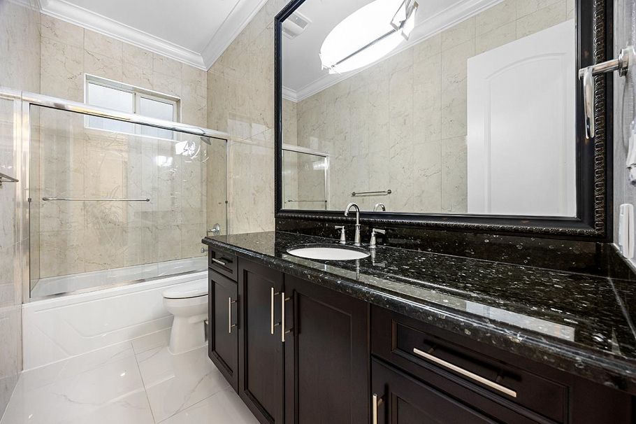 6830 Vivian Street Vancouver, BC - 6