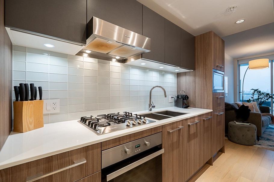 1106 4638 Gladstone Street Vancouver, BC - 2