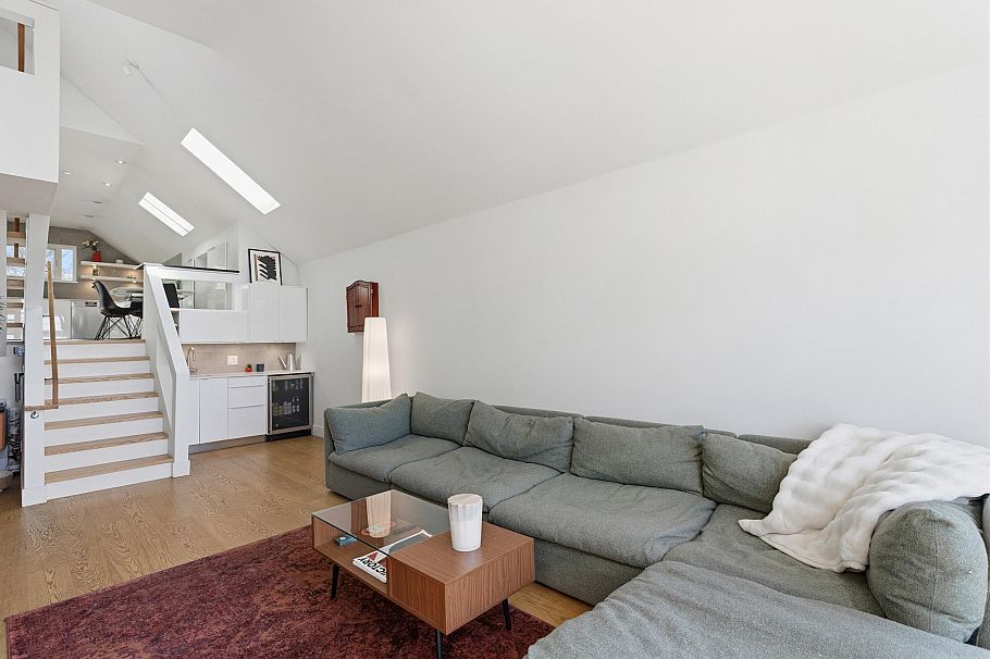 D 225 E 4th Street North Vancouver, BC - 2