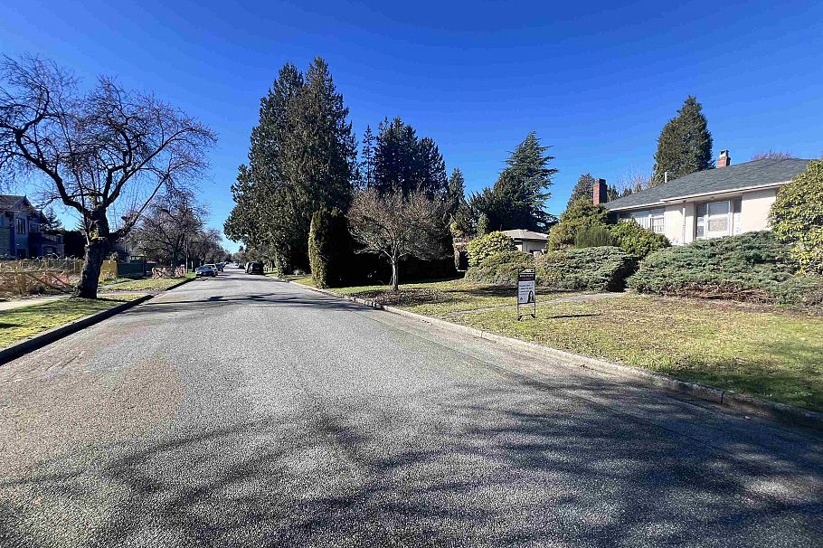 1315 W 58th Avenue Vancouver, BC - 2