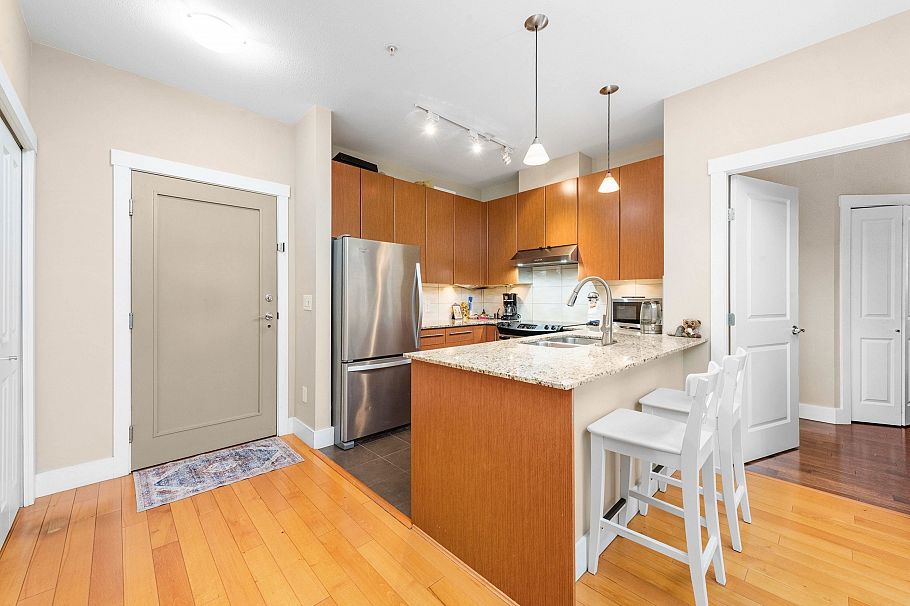 202 6268 Eagles Drive Vancouver, BC - 16