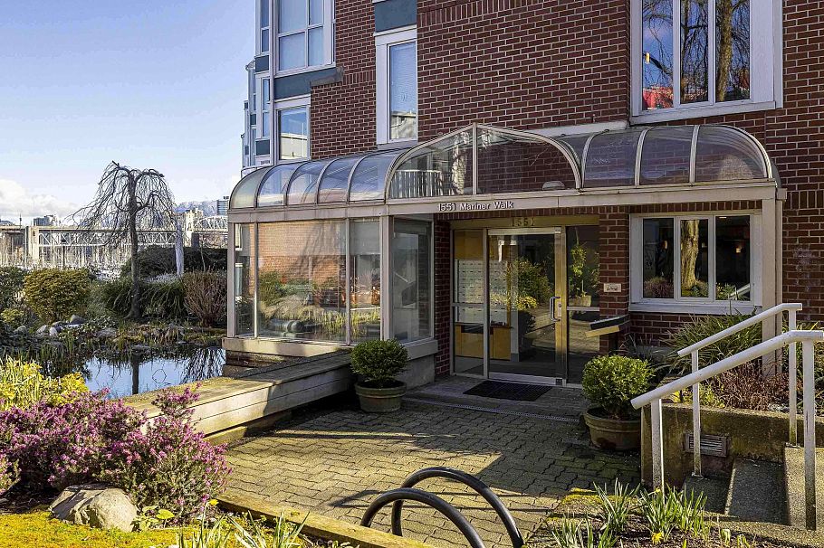 202 1551 Mariner Walk Vancouver, BC - 34