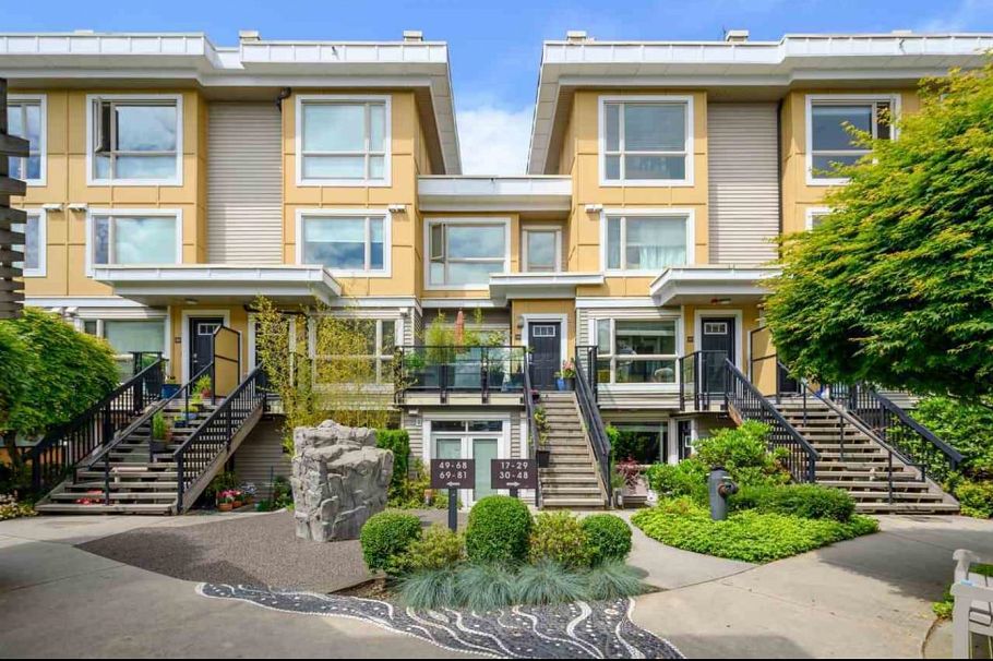 32 728 W 14th Street North Vancouver, BC - 2