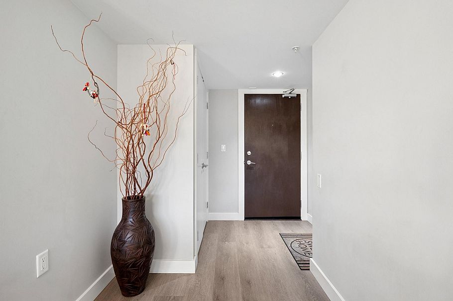 308 160 W 3rd Street North Vancouver, BC - 4