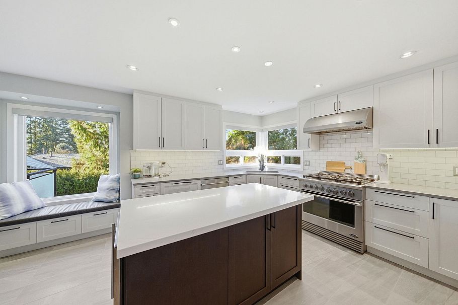 2023 Hill Drive North Vancouver, BC - 9