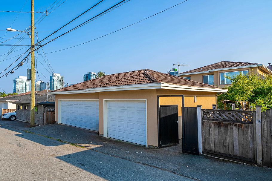 763 W 64th Avenue Vancouver, BC - 30