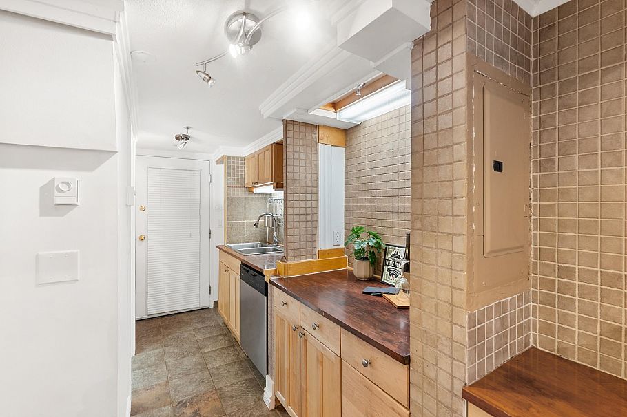 B5 238 E 10th Avenue Vancouver, BC - 22