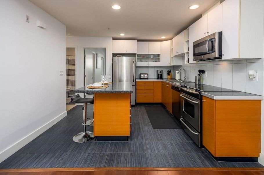 32 728 W 14th Street North Vancouver, BC - 4