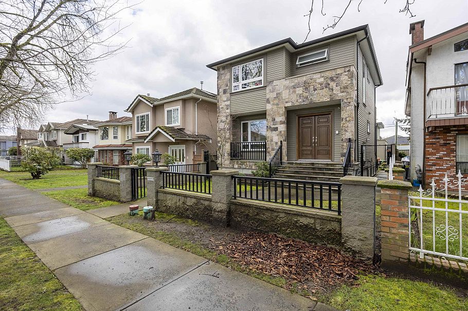 2118 Waverley Avenue Vancouver, BC - 2