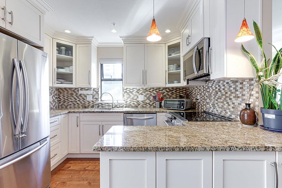 5 890 Broughton Street Vancouver, BC - 3