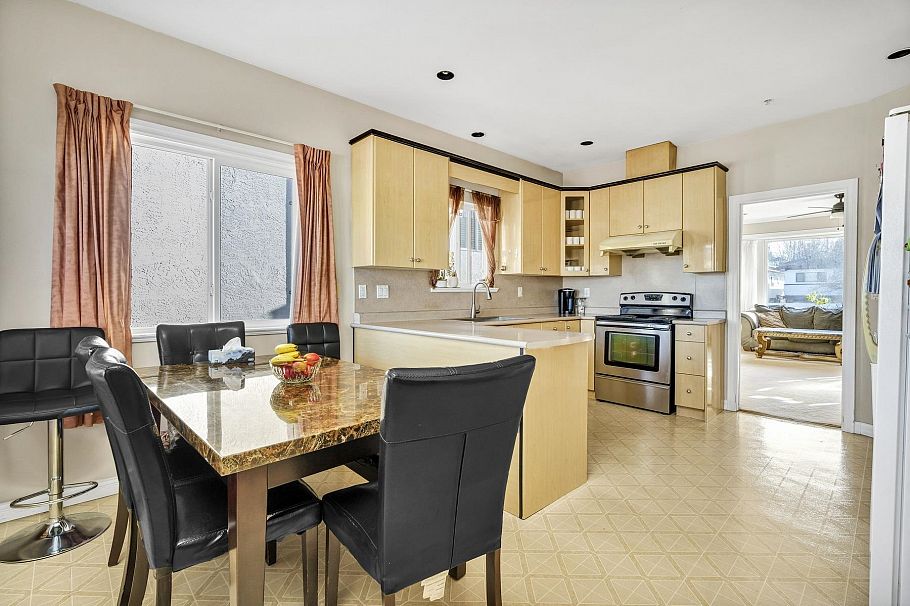 591 E 28th Avenue Vancouver, BC - 3