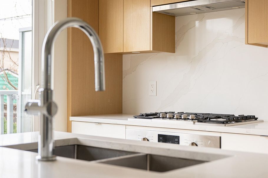 7661 Granville Street Vancouver, BC - 15