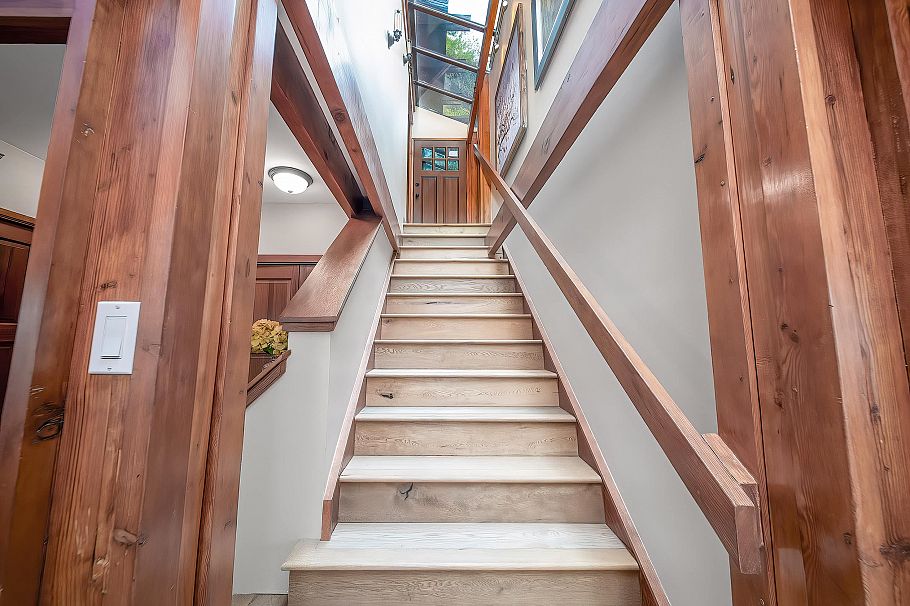 4885 Cove Cliff Place North Vancouver, BC - 19