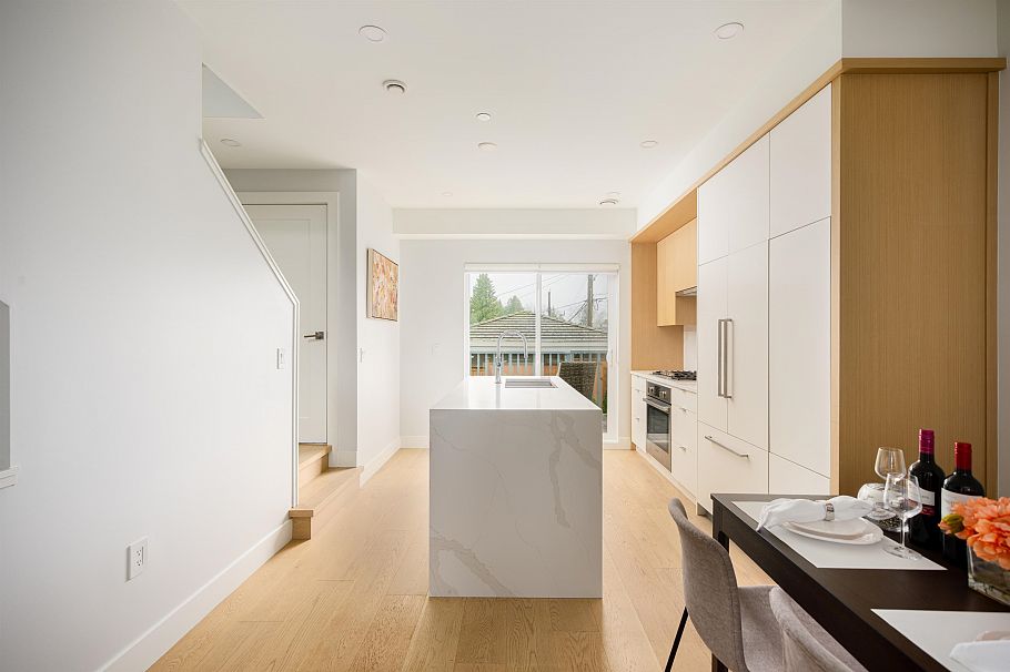 7661 Granville Street Vancouver, BC - 8