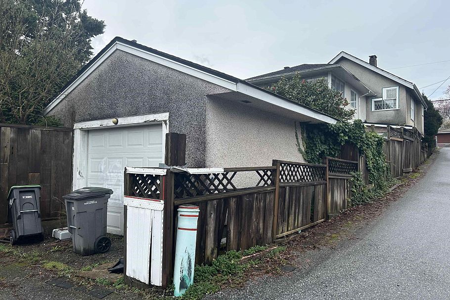 4132 Balkan Street Vancouver, BC - 5