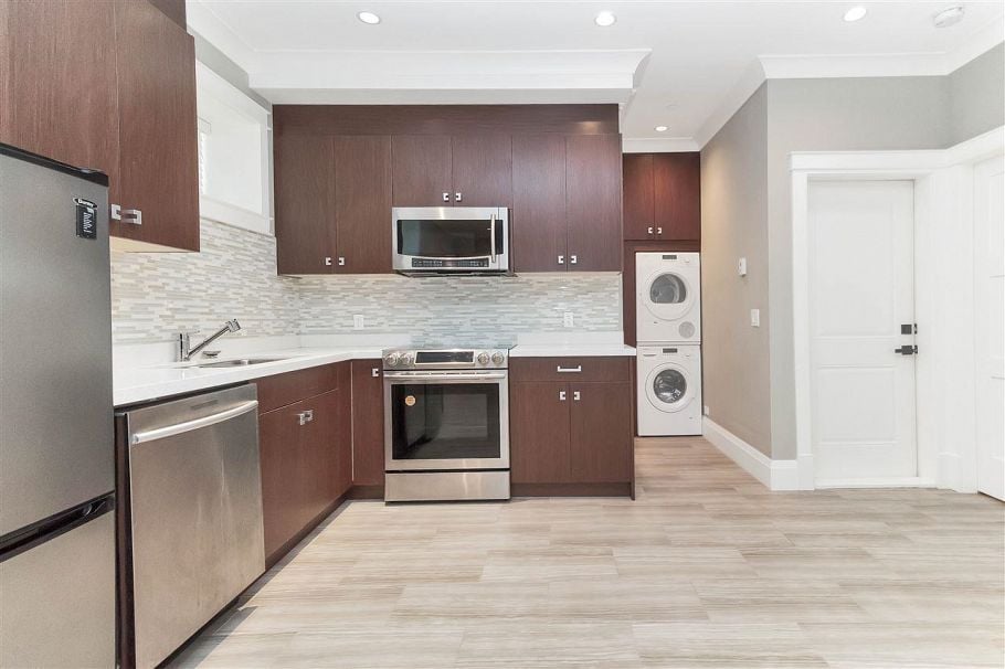 4217 W 16th Avenue Vancouver, BC - 36