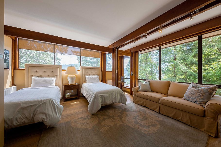 4885 Cove Cliff Place North Vancouver, BC - 28