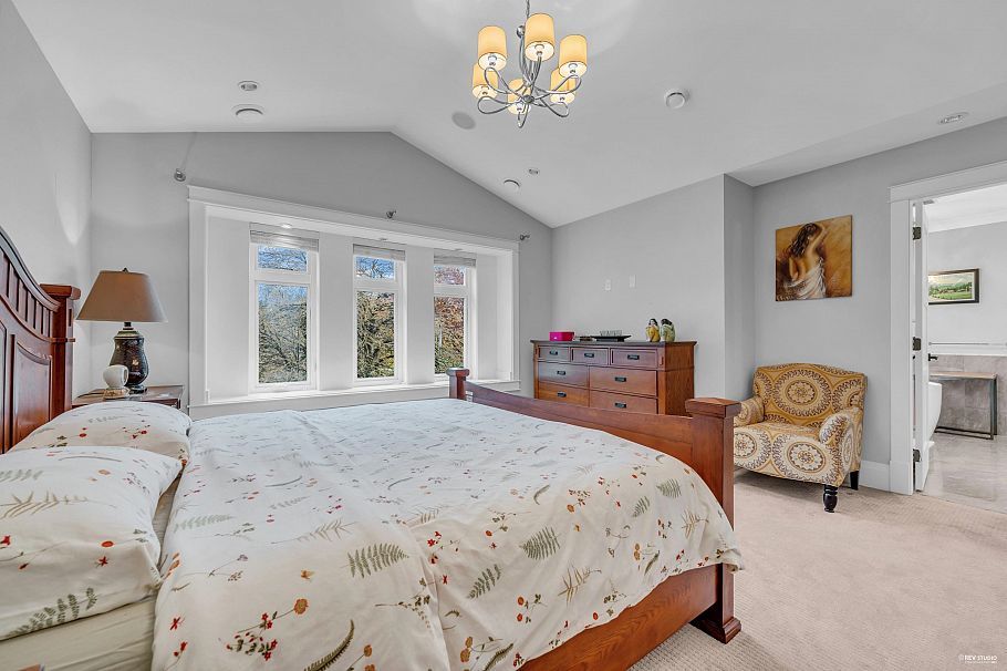 4217 W 16th Avenue Vancouver, BC - 24