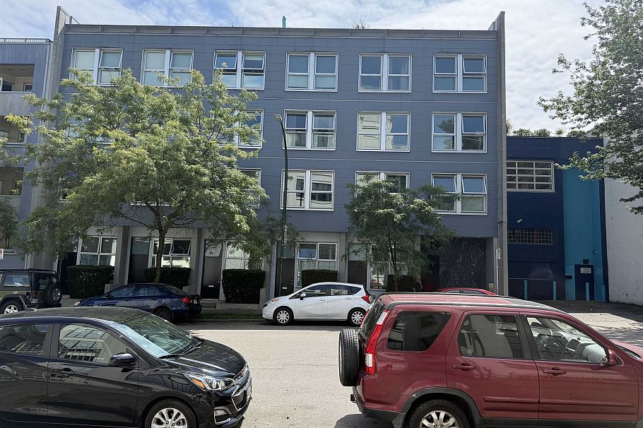 208 626 Alexander Street Vancouver, BC - 1