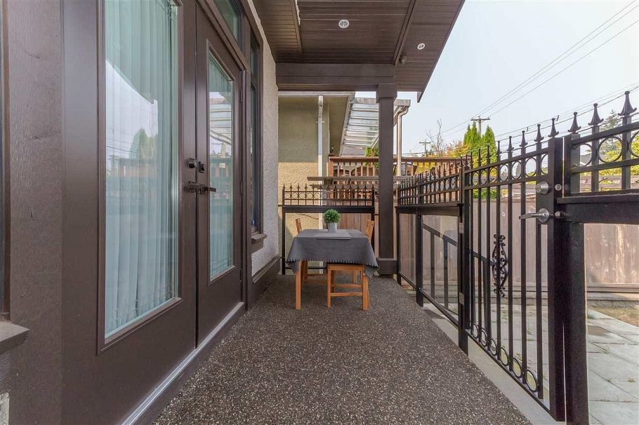 4217 W 16th Avenue Vancouver, BC - 39