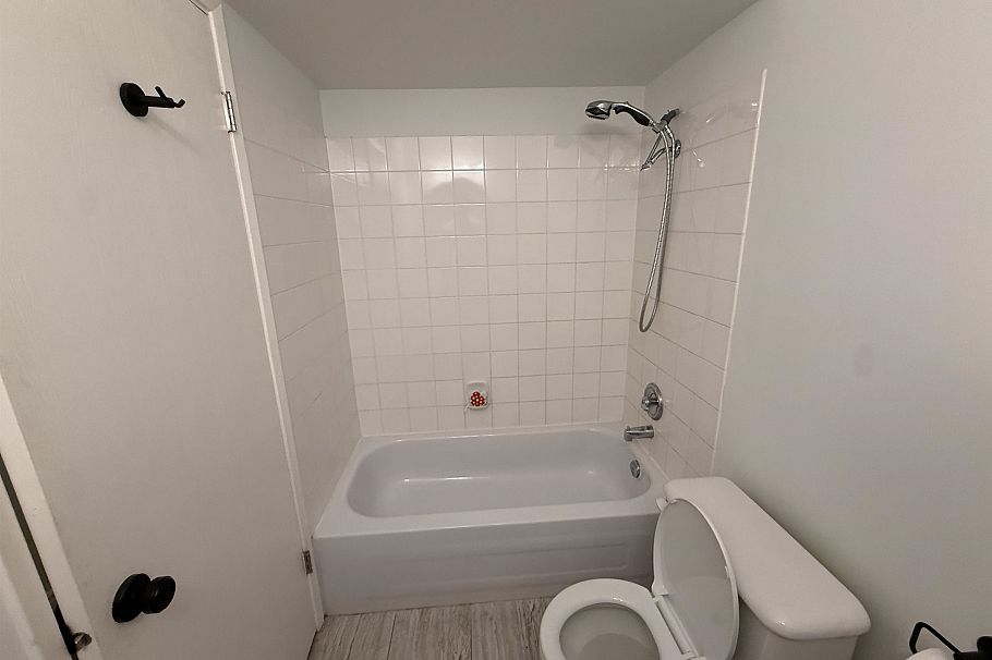 401 1066 E 8 Avenue Vancouver, BC - 11