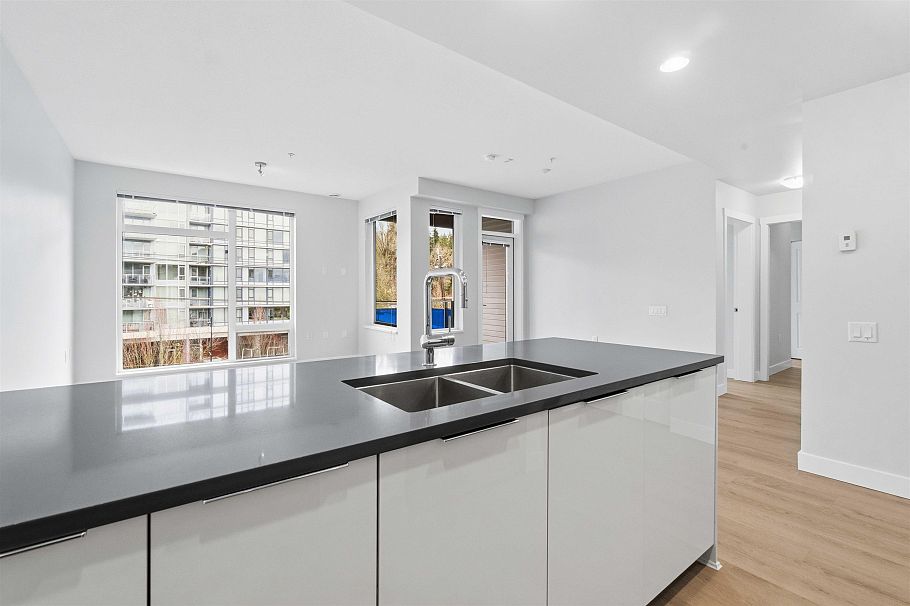 414 3289 Riverwalk Avenue Vancouver, BC - 5